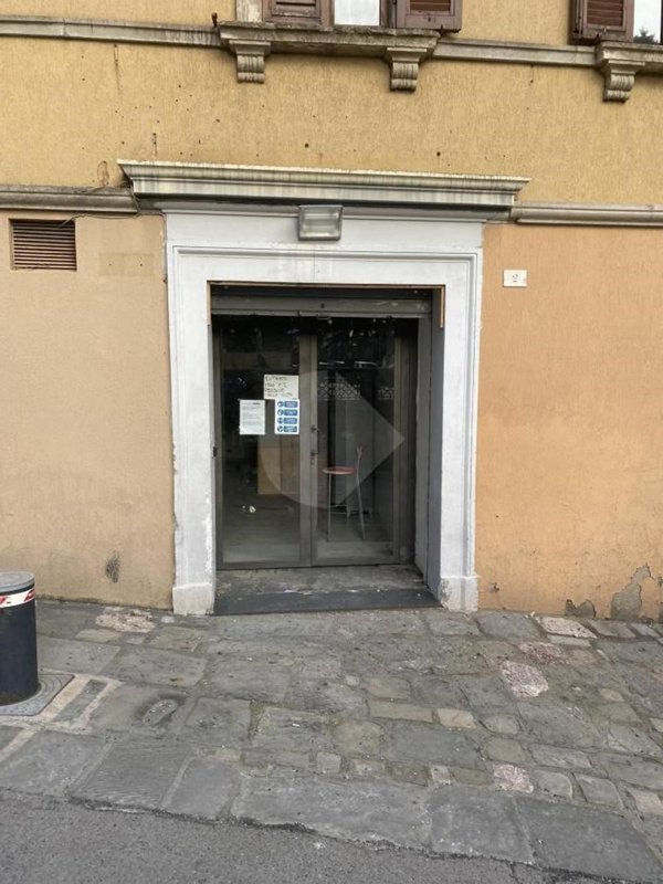 locale commerciale in affitto a Perugia