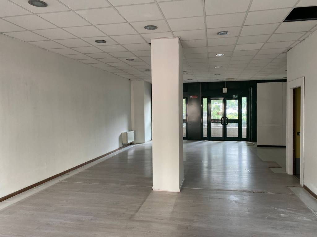 negozio in affitto a Perugia