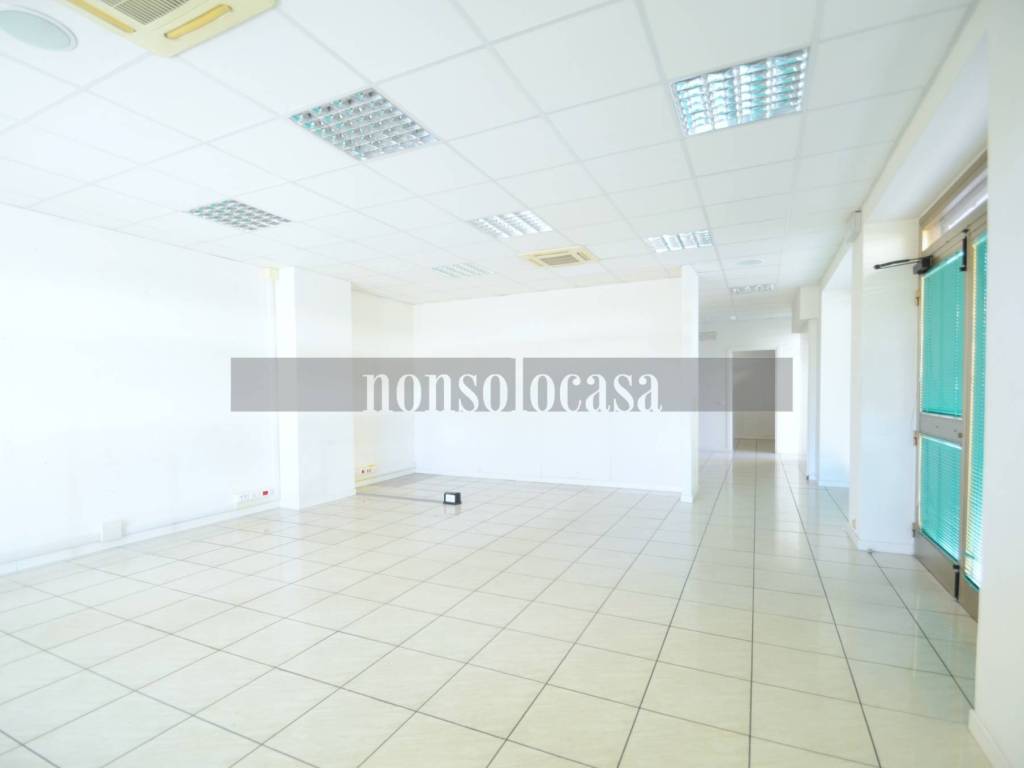 negozio in affitto a Perugia in zona Collestrada