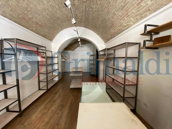 negozio in affitto a Perugia in zona Centro Città