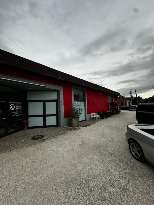 locale commerciale in affitto a Perugia in zona Pila