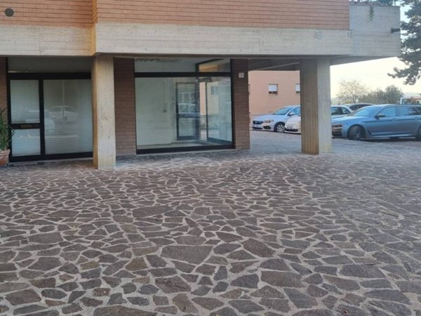 negozio in affitto a Perugia in zona San Sisto