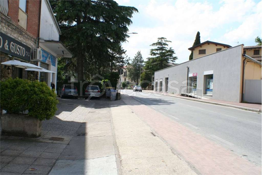 negozio in affitto a Perugia in zona Ponte San Giovanni