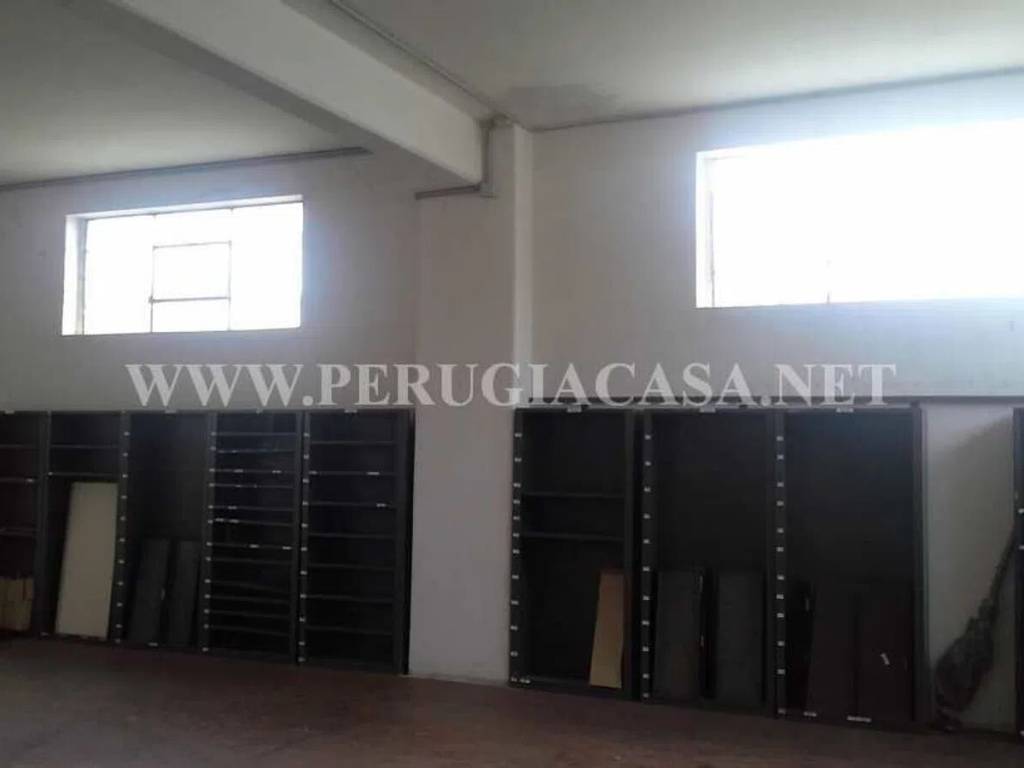 negozio in affitto a Perugia in zona Prepo