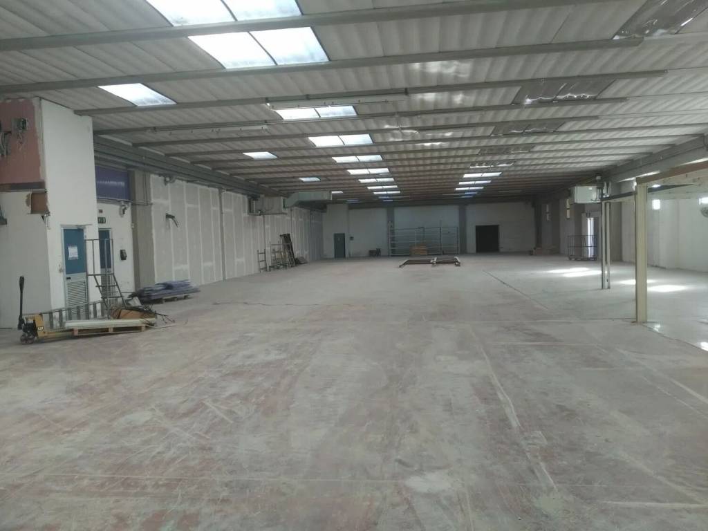 locale commerciale in affitto a Perugia in zona Ponte Felcino