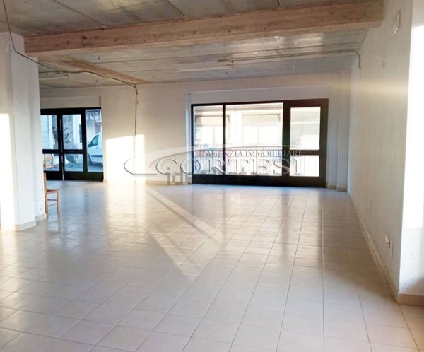 locale commerciale in affitto a Perugia in zona Ponte Felcino