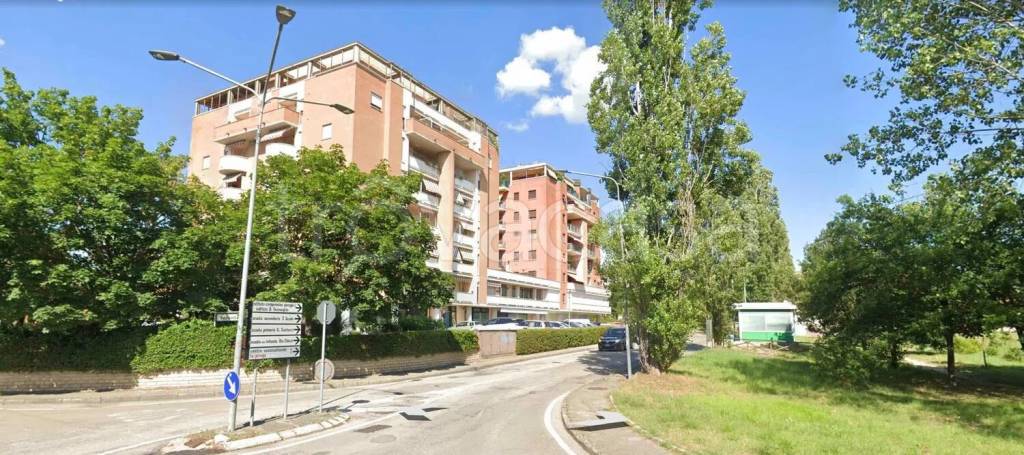negozio in affitto a Perugia in zona Madonna Alta