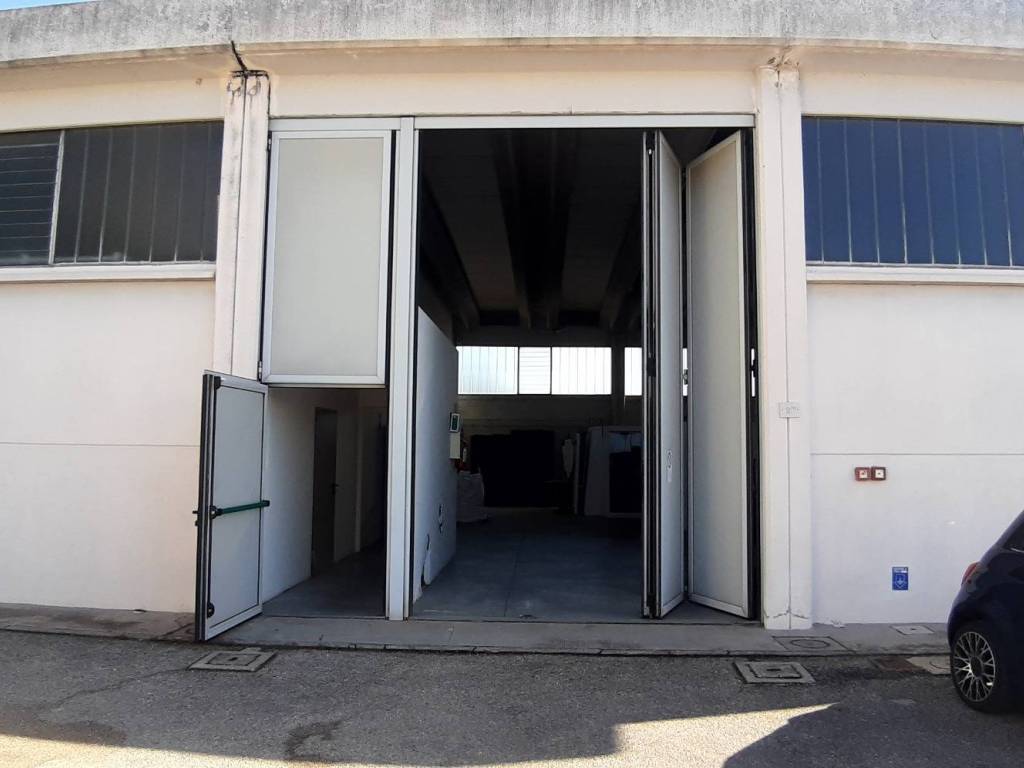locale commerciale in affitto a Perugia in zona Madonna Alta