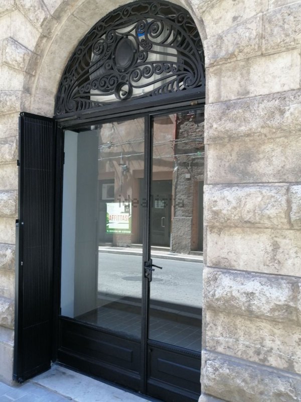 locale commerciale in affitto a Perugia in zona Centro Città