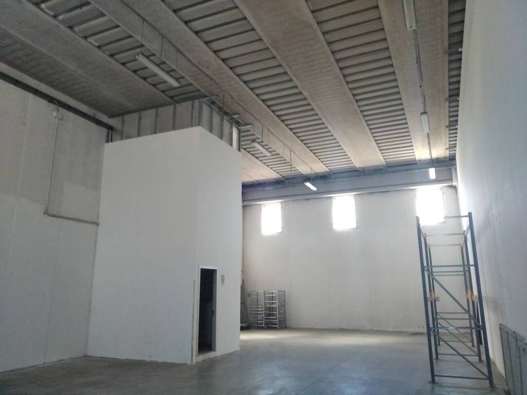 locale commerciale in affitto a Perugia in zona Ponte Felcino