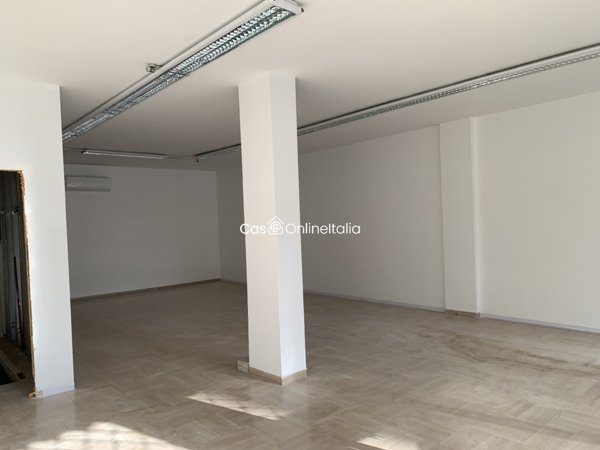 locale commerciale in affitto a Perugia in zona Madonna Alta
