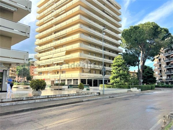 negozio in affitto a Perugia in zona Ponte San Giovanni