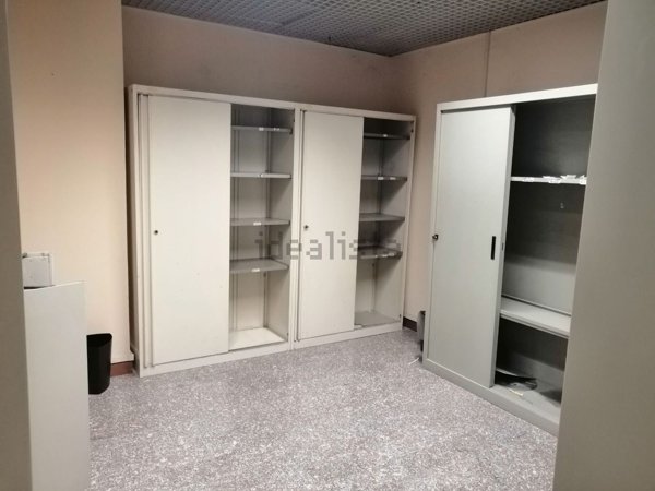 negozio in affitto a Perugia in zona Ferro di Cavallo