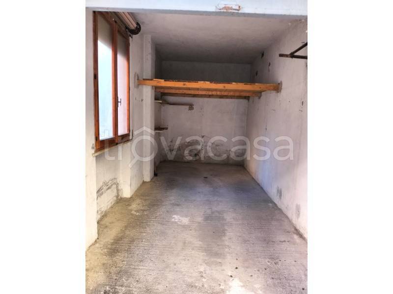 locale di sgombero in affitto a Perugia in zona Elce