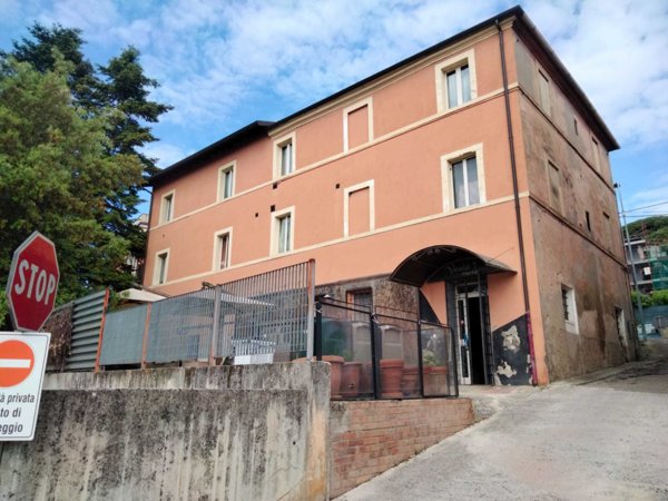 locale commerciale in affitto a Perugia in zona Montebello