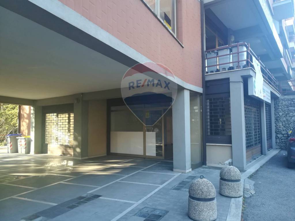 negozio in affitto a Perugia in zona Elce