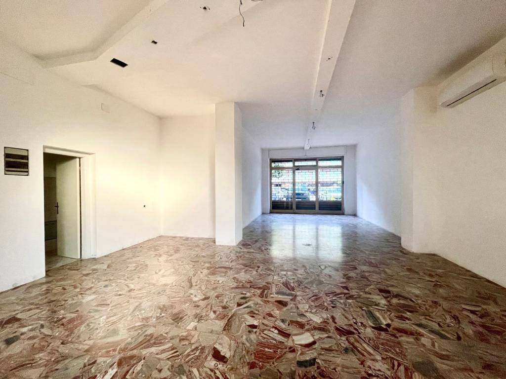 negozio in affitto a Perugia in zona San Sisto