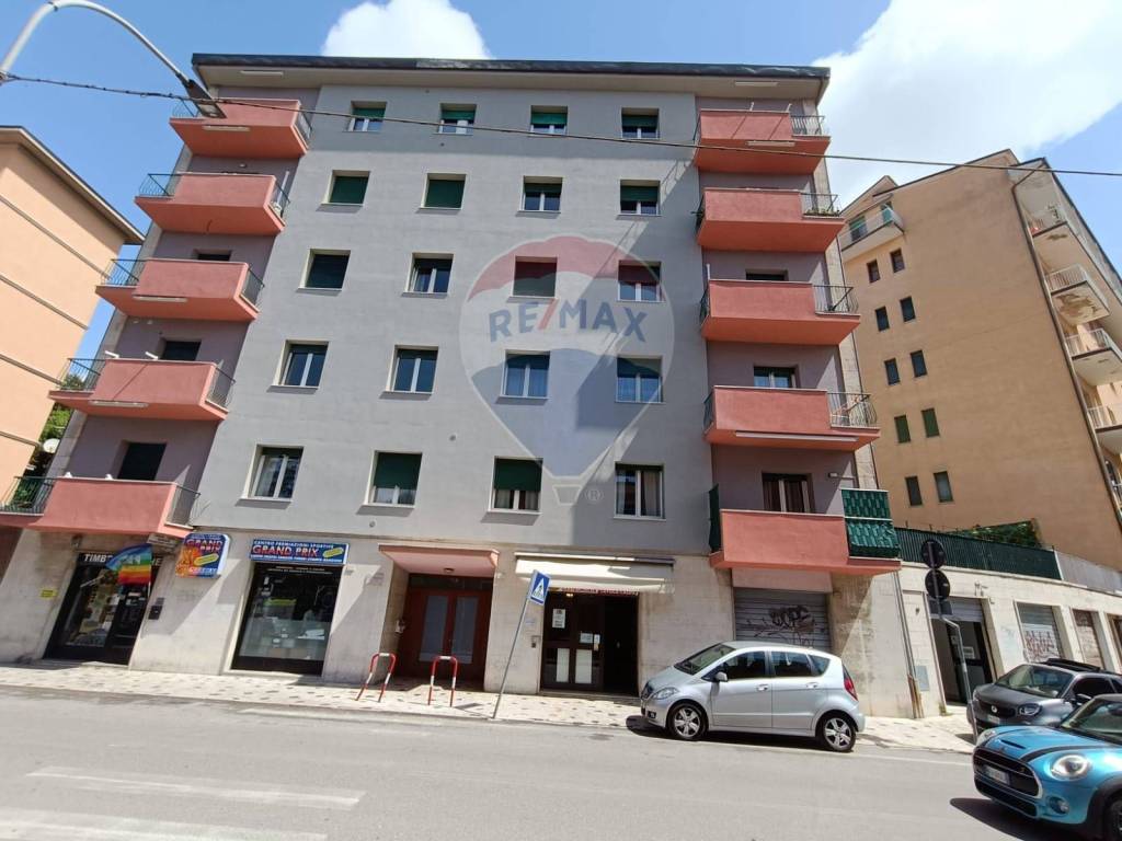 negozio in affitto a Perugia in zona Elce