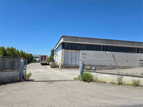 locale commerciale in affitto a Perugia in zona Ponte San Giovanni