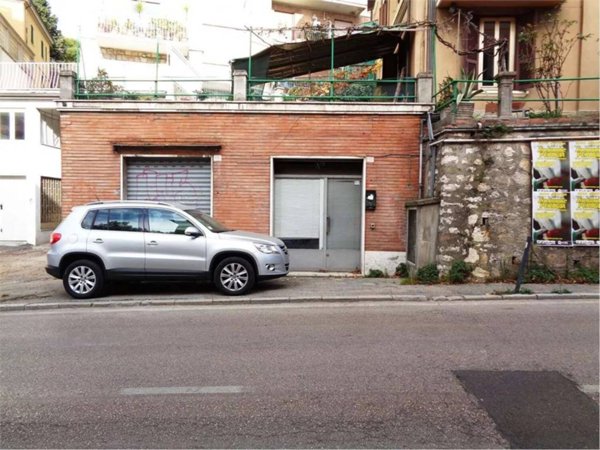 negozio in affitto a Perugia in zona Elce