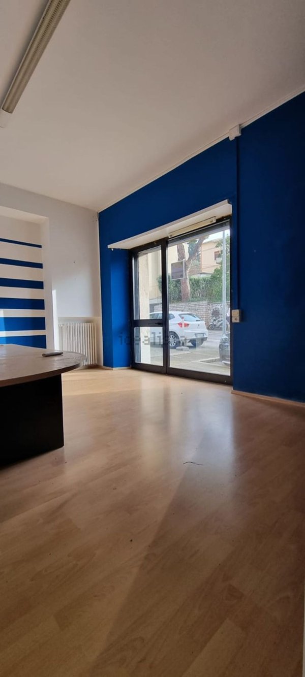 locale commerciale in affitto a Perugia in zona Filosofi