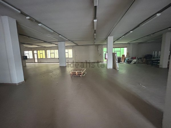 locale commerciale in affitto a Perugia in zona Madonna Alta