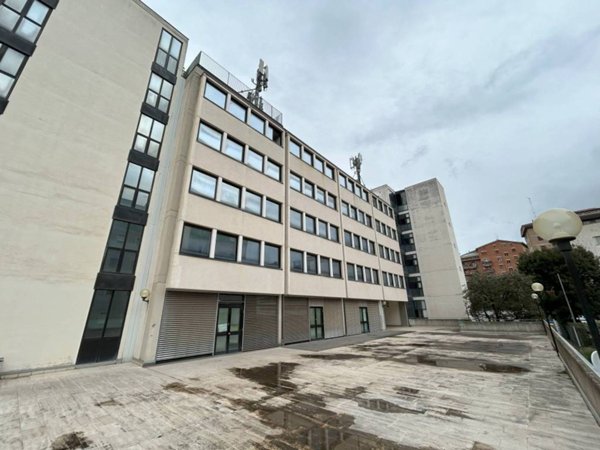 negozio in affitto a Perugia in zona Madonna Alta