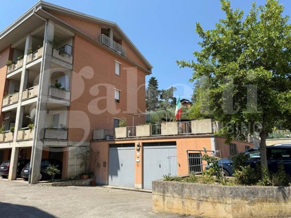 locale commerciale in affitto a Perugia in zona Villa Pitignano