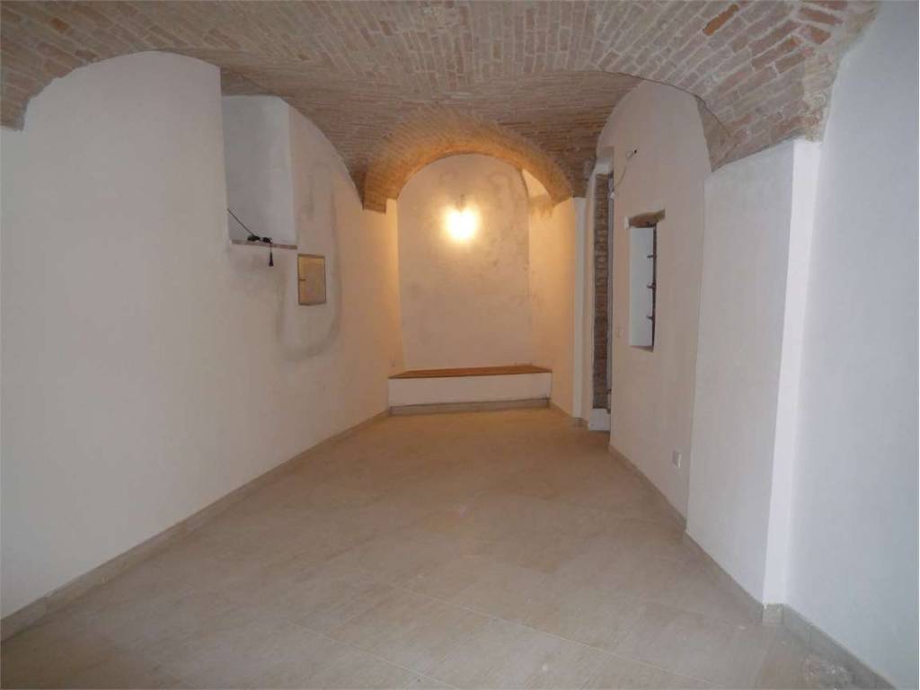 negozio in affitto a Perugia
