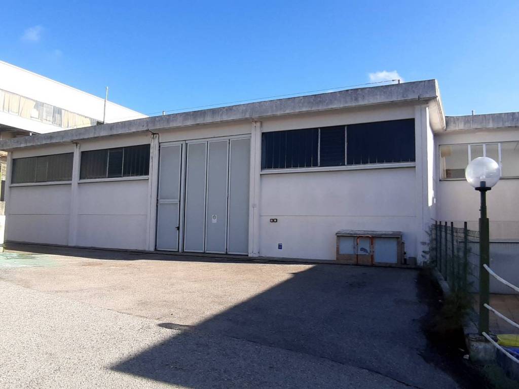 locale commerciale in affitto a Perugia in zona Prepo