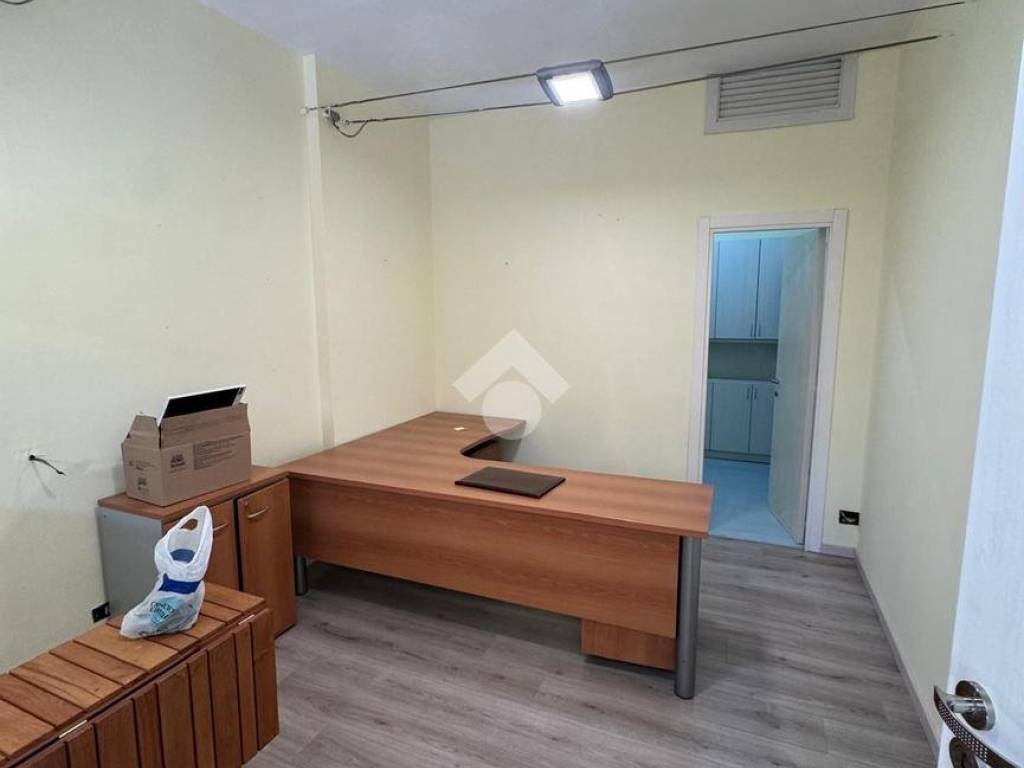 negozio in affitto a Perugia in zona Ferro di Cavallo