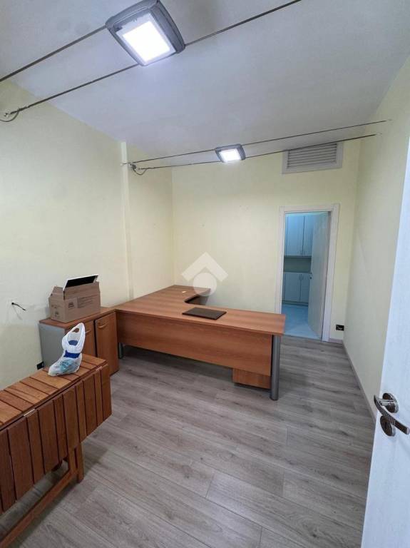 negozio in affitto a Perugia in zona Ferro di Cavallo