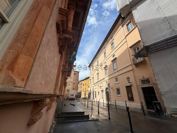 locale commerciale in affitto a Perugia in zona Centro Città