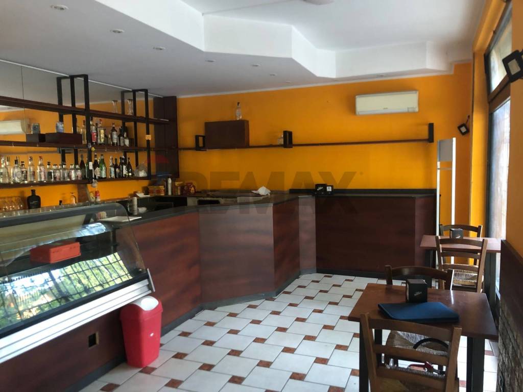 negozio in affitto a Perugia in zona Santa Lucia