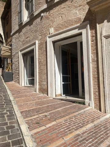 negozio in affitto a Perugia in zona Elce