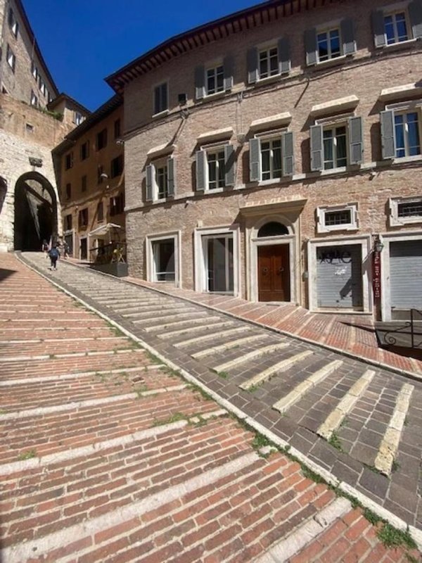 locale commerciale in affitto a Perugia in zona Centro Città