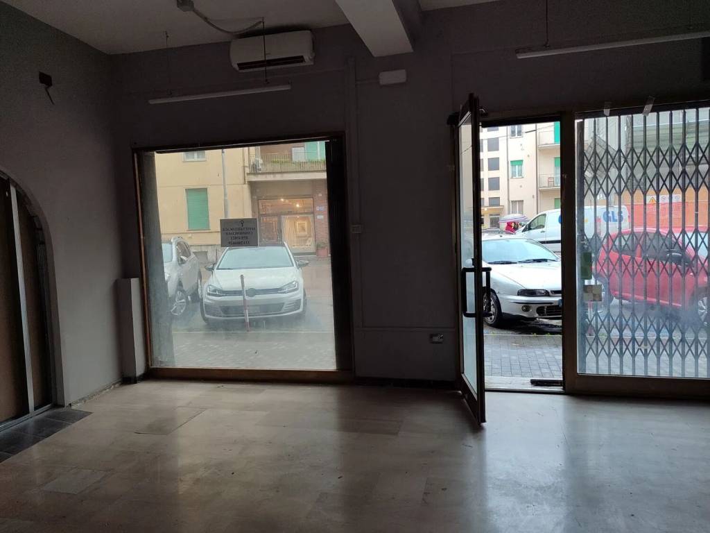 negozio in affitto a Perugia in zona Elce