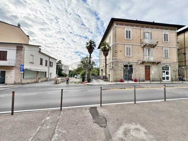 negozio in affitto a Perugia in zona Ponte San Giovanni