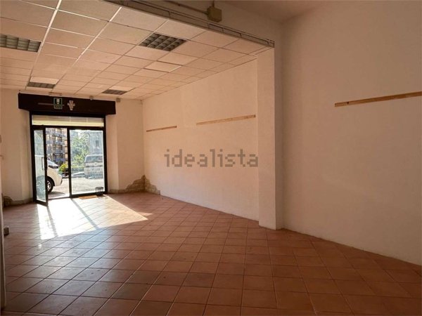 negozio in affitto a Perugia in zona Filosofi