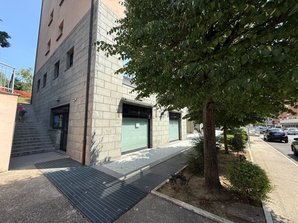 negozio in affitto a Perugia in zona Ponte San Giovanni