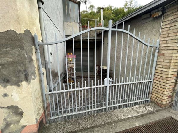 negozio in affitto a Perugia in zona Elce