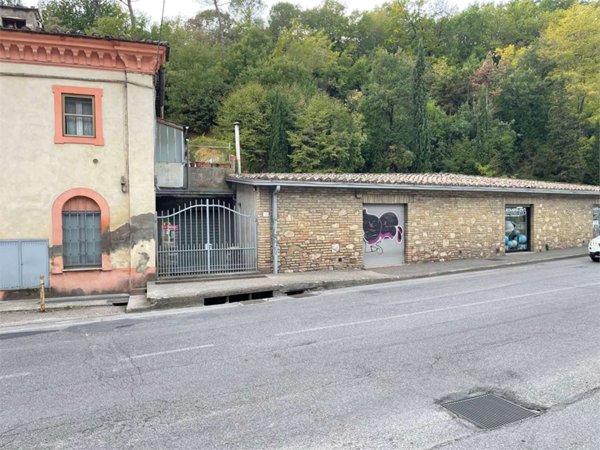 negozio in affitto a Perugia in zona Elce