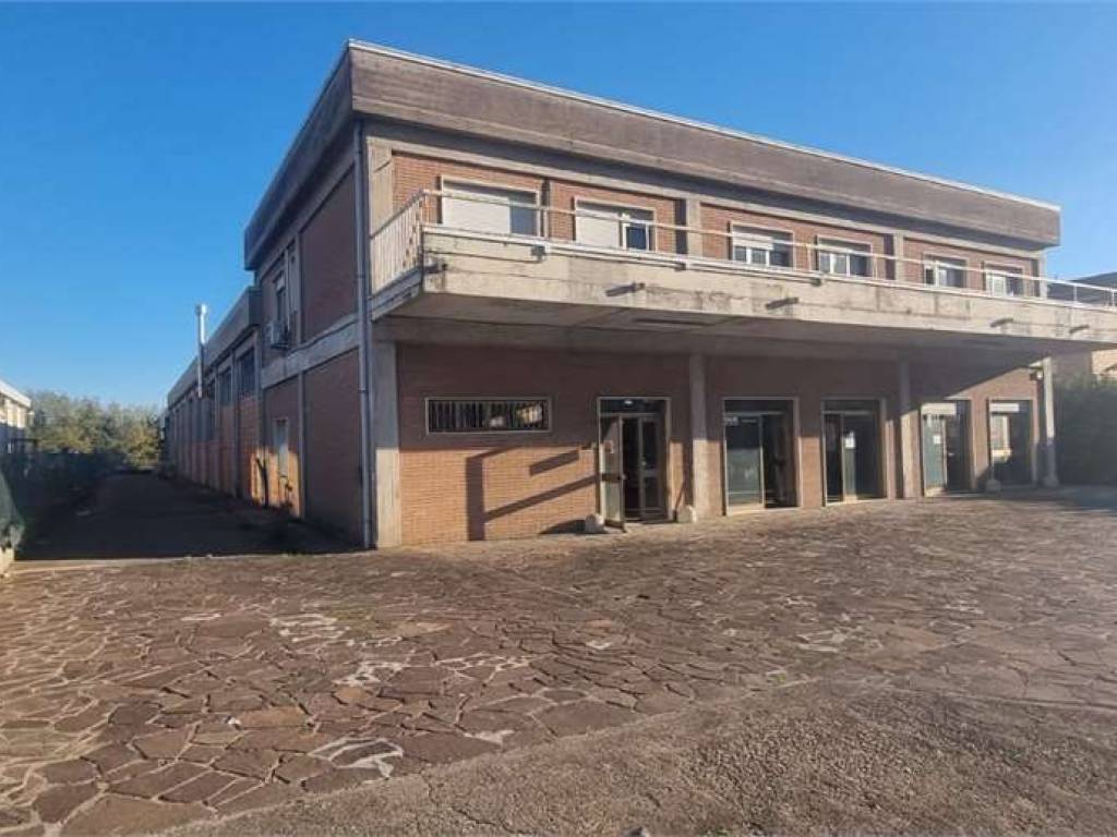 negozio in affitto a Perugia in zona Ponte San Giovanni