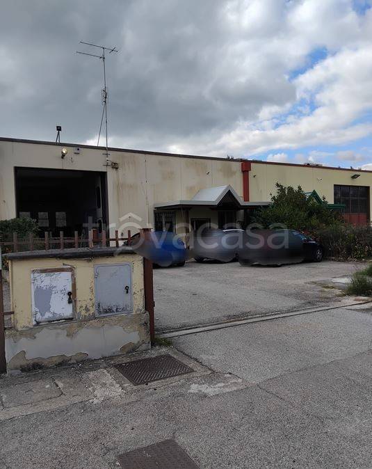 locale commerciale in affitto a Perugia in zona Stazione