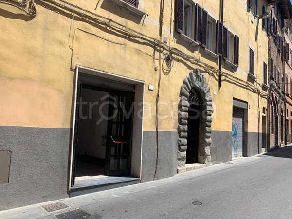 negozio in affitto a Perugia in zona Centro Città