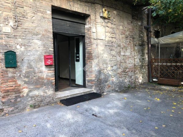 negozio in affitto a Perugia in zona Monteluce