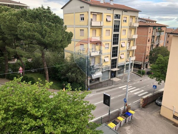 locale commerciale in affitto a Perugia in zona Case Bruciate