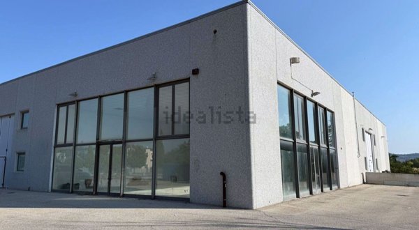 locale commerciale in affitto a Perugia