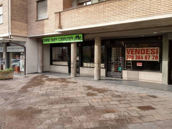 locale commerciale in affitto a Perugia in zona Case Bruciate
