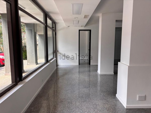 locale commerciale in affitto a Perugia in zona Ferro di Cavallo